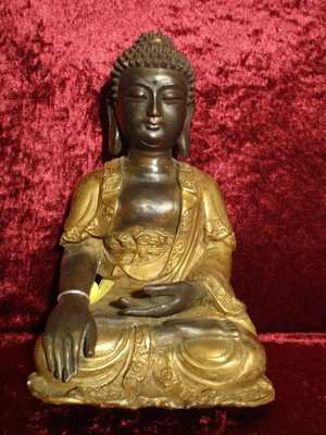 -- Tibet-Buddha, Material: Bronze, auf Lotos-Thron, Erdanrufungs-Mudra Höhe: 48