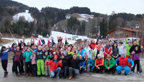 März folgten die beiden Familien-Skiausfahrten für Groß und Klein unter Leitung von Thomas Müller, die erste nach Ofterschwang, wo die Skifahrer herrlicher Sonnenschein, optimal präparierte Pisten