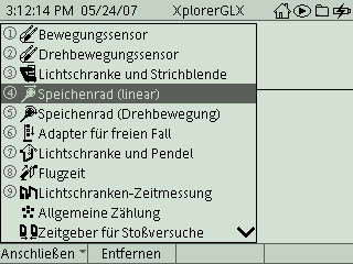 Versuchsdurchführung (Bedienung des GLX): 1. Schließe den Netzadapter am GLX an oder schalte es mit ein. 2. Stecke den Digitaladapter vorsichtig (ohne zu verkanten) am GLX im Port 1 ein.