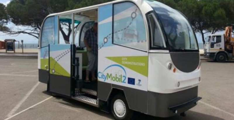 Das autonome Fahren Rolle der Verkehrsunternehmen Vom ÖV-Betreiber..zum integrativen Service-Mobilitätsanbieter für alle Bausteine der Mobilitätskette.