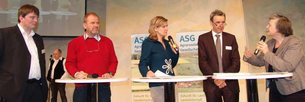 8 ASG Josef Schmidhuber, Abteilung für ökonomische und soziale Entwicklung der FAO, erläuterte, dass die Agrarpreise aufgrund von Produktivitätsfortschritten in der Landwirtschaft tendenziell fielen.