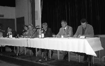 SVP-Ortsausschuss lud zum Stammtisch (chk) Am Freitag, den 26. September lud der SVP-Ortausschuss von Welschnofen die Dorfbevölkerung zu einem Stammtischgespräch in das Haus der Dorfgemeinschaft.