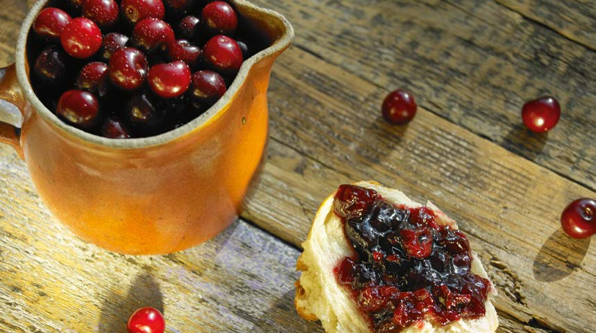 OBSTPRODUKTE Sauerkirschmarmelade Wahrer Geschmack der Kindheit einzigartig und bewährt Sämig und intensiv fruchtig perfekt mit Brot und als Nachtisch Mit