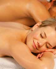 MASSAGEN Entspannung für die Sinne Lass dich fallen und genieße sanfte, fließende Massagegriffe in Kombination mit dem dezenten Duft des hochwertigen Massageöls.