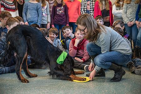In vielen Schulen Bayerns werde die tiergestützte Pädagogik mittlerweile genutzt, um verschiedenste Effekte bei den Schülerinnen und Schülern zu erreichen, so Melichar.