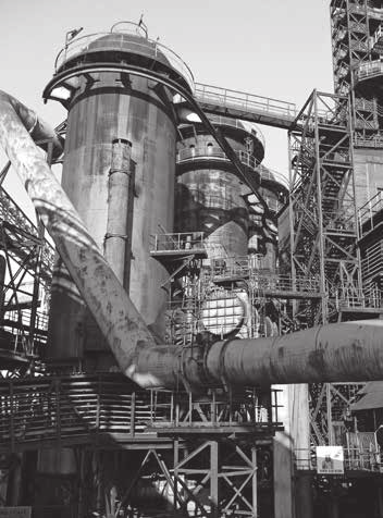 Kedysi sa tu vyrobilo až 1200 ton surového železa a pec bývala rozpálená až na 1500 C. Výťahom, ktorý predtým prevážal suroviny, sme sa vyviezli na vyše 20-metrovú nadstavbu vysokej pece.