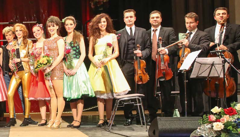die Kulturseiten Alle Fotos: Rafael Herlich Die Studentinnen des Ensemble der Stage & Musical