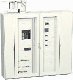Die Schneider Electric-Produkte b KBA/KBB: Stahlblechgekapselter v Nennstrom 25 oder 40 A v 1 oder 2 Netze v Abstand zwischen den Abgangsstellen: 0,5 bis 1,5 m v Abgangsadapter: 10 und 16 A v
