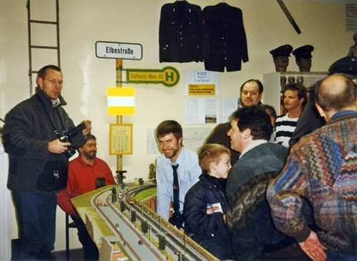 Zur Eröffnung der Verlängerung der Straßenbahn in Hechtsheim von der bisherigen Endstelle Dornsheimer Weg bis zum Bürgerhaus im November 1997 veranstalteten wir eine Ausstellung im Hechtsheimer