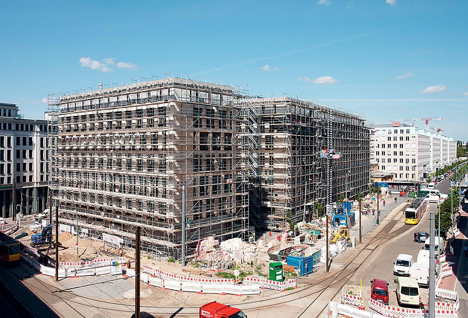 Hausmitteilungen 25 Das neue Gebäude von Brot für die Welt und Diakonie Deutsch land entsteht in Berlin.