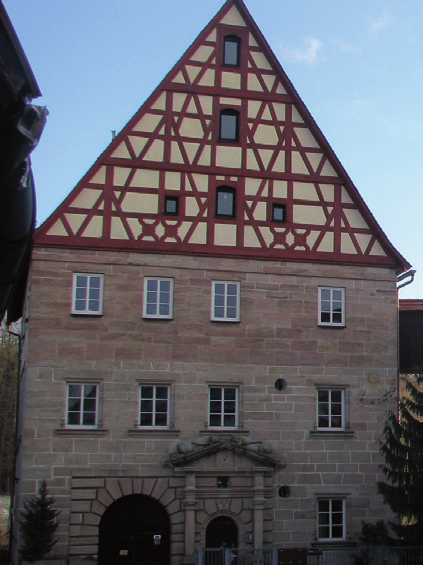 Oberhalb der Papiermühle, am Platz mit dem Namen Im Winkel, sind kleine Handwerkerhäuser erhalten.