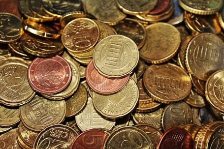 Bankomat- und Kreditkarten Herstellung der Münzen Die Münzen werden aus einer Metallmischung hergestellt. Zum größten Teil werden sie aus Kupfer und Nickel angefertigt.