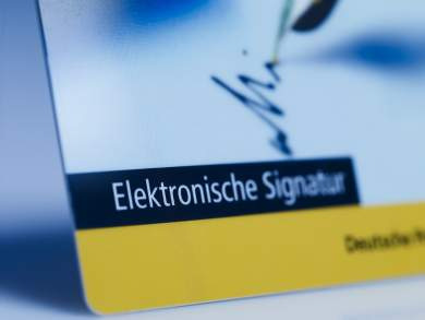 Die qualifizierte elektronische Signatur Zeitpunkt der Signatur Der Erzeuger muss den elektronischen BGS spätestens bei der Übergabe des Abfalls an den Beförderer signieren.