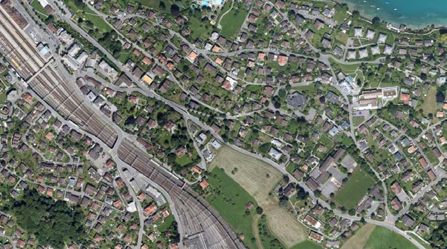 27 Auffahrt auf die A8 in Därligen in Richtung Interlaken ist bei der Bewertung bzw. Risikoanalyse zu berücksichtigen. Abbildung 12: Buslinienführung in Spiez Spiez Bahnhof Kapellenstrasse Rtg.