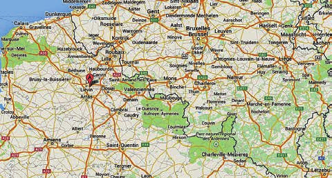 In der Nähe Eleus befinden sich die Städte Lille, Arras, Lievin und in direkter Nachbarschaft Lens, wo im Dezember 2012 eine Außenstelle des Louvre eröffnet wurde.