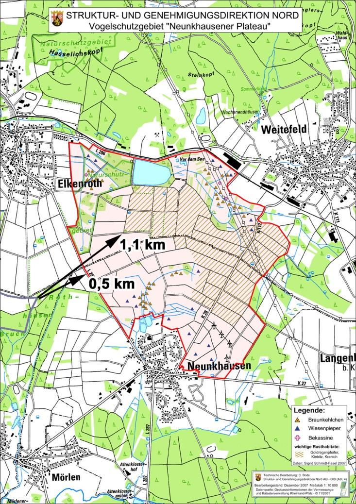 Abb. 7: Abstand der östlichen Grenze von Potenzialfläche 8 (aktueller Flächenzuschnitt mit Stand vom August 2013) zum VSG Neunkhausener Plateau sowie zu Rastgebieten von Goldregenpfeifer, Kiebitz und