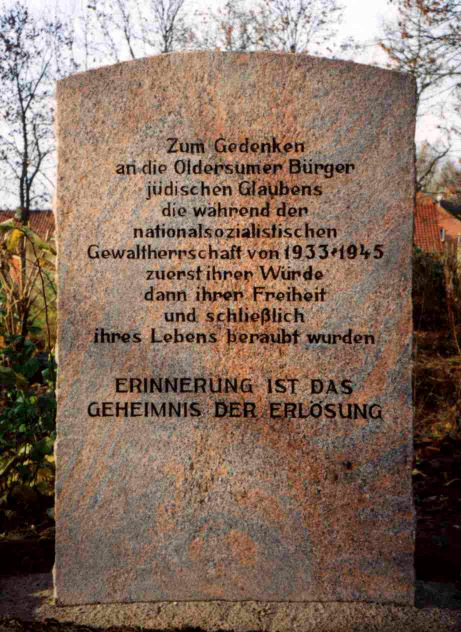 Das Denkmal aufgestellt November 1995 eingeweiht am Buß- und Bettag 22.11.1995 (Foto: Klaus Euhausen) Mein besonderer Dank geht an: Herr Pastor (i. R.