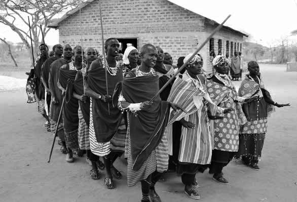 6 AKTUELLES Die Hirten und der Gute Hirte Massai aus Tansania zu Gast in Ascheberg Gewissermaßen als Vorhut für Angelika Wohlenberg alias Mama Massai sind zwischen dem Himmelfahrts- und