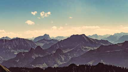 2 der bregenzerwald Den Bregenzerwald bereisen heißt zunächst immer, Höhen zu überwinden: von Bregenz aus den Pfänder, vom Rheintal die 500 m aufsteigende Talflanke, von Norden den Sulzbergstock, von
