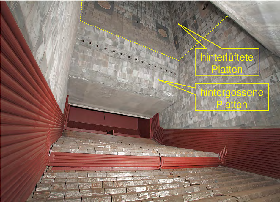 Die Abb. 15 zeigt den Feuerraum einer Anlage mit hintergossenen Fliesen im unteren Bereich.
