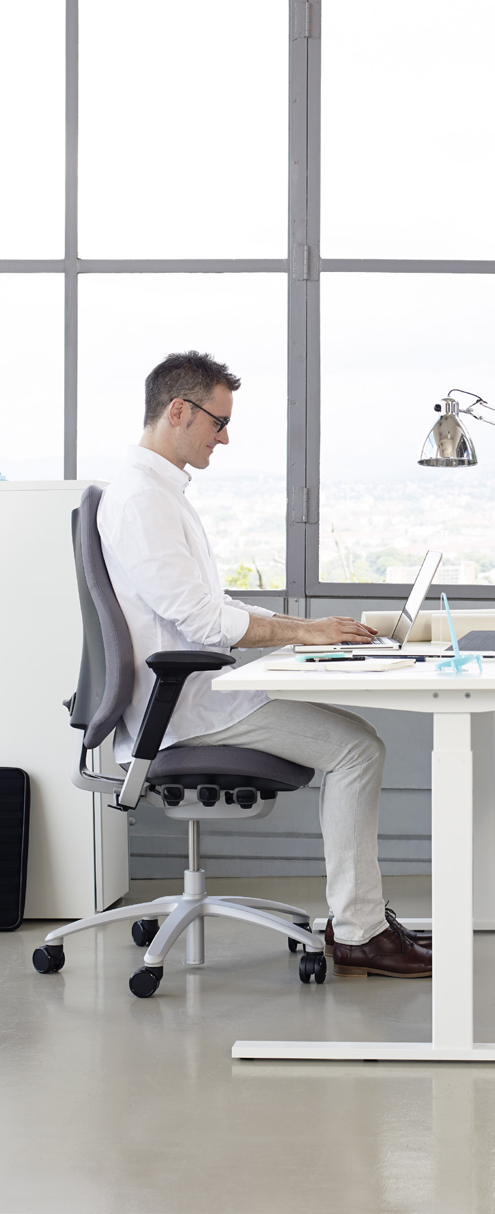 2PP ist aktives Sitzen Moderne Arbeitsplätze sind immer stärker mit Schreibtischtätigkeiten verbunden.