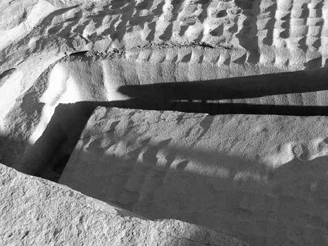 SYNESIS-Magazin Nr. 3/2015 Bild 12: Sacsayhuaman - Spuren von weichem Gestein (Gernot L. Geise) Bild 13: Spuren am unfertigen Obelisken in Assuan (Gernot L.