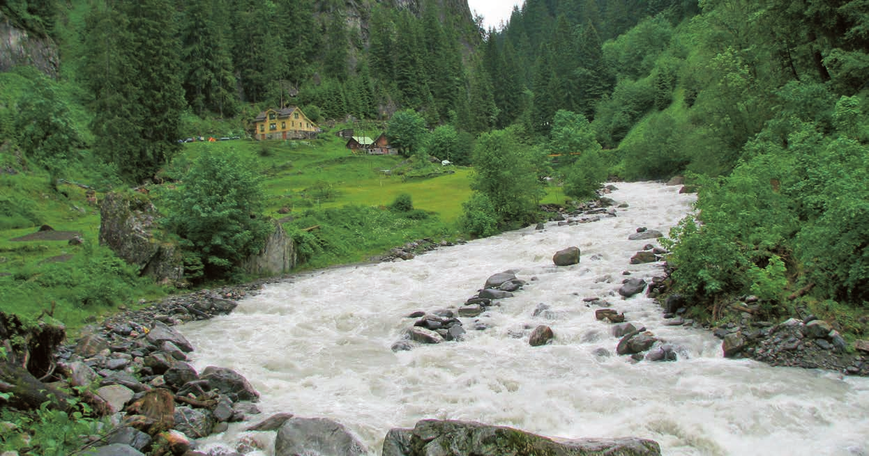 Abflussregimes: Der Jahreslauf im Fluss In den Fliessgewässern der Schweiz fliesst eine jahreszeitlich typische Menge an Wasser ab, in der Fachsprache «Regime» genannt.
