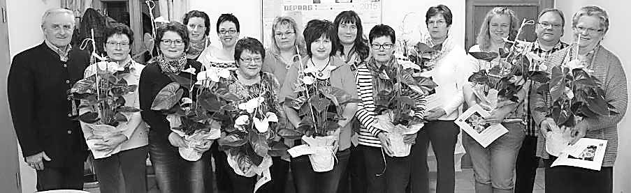 Hildegard Nübler, Daniela Dotzler,1. Vorsitzender Christian Dotzler, Hannelore Mayer Hinter jedem Blumenschmuck stehen viele Stunden Arbeit, Geschick im Umgang mit Blumen und Pflanzen.