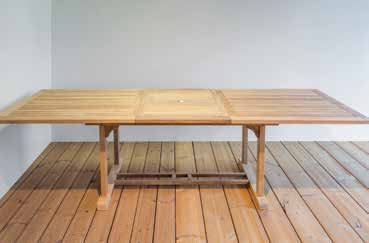 Der stabile Tisch ist für den Einsatz im Freien geeignet und bekommt mit der Zeit eine edle silberne