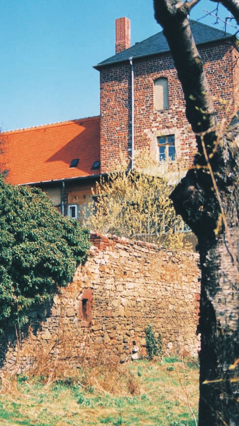 Der Klosterhof Das Zisterzienser Kloster Buch bei Leisnig gründete in Belgern 1258 einen wirtschaftlichen Klosterhof (ältestes Zeugnis sächsischer Gotik in Belgern).
