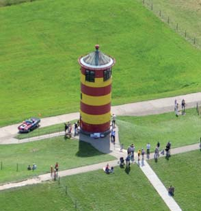 9 Schloss Lütetsburg Außenhafen und VW-Werk Emden Pilsumer Leuchtturm Großes Meer, Südbrookmerland Preisbeispiele Rundflug 15 Min.* pro Kind unter 12 J.