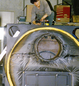 Technische Dämmung Rollen T-SI 25 A Ductwrap (mit Aluminium, gitterarmiert) Rohdichte ρ: ca. 25 kg / m 3 Dämmrolle aus Glaswolle, Aluminium gitterarmiert, für Industrieanwendungen.