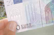 FÜHLEN: Das Papier einer echten Euro-Banknote ist griffig und fest. Fühlen Sie das erhabene Druckbild.