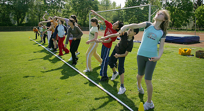 Kinderleichtathletik http://www.leichtathletik.de/news/news/detail/kinderleichtathletikabzeichen-auch-fuer-schulen/ Prof.