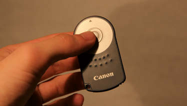 2.2 Zubehör Abbildung 2.3: Die Fernbedienung für meine Canon EOS 60D Solche Remotes gibt es für sehr viele Kameratypen von den verschiedensten Herstellern.