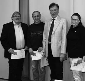 Bild unten rechts: Viermal die Ehrennadel in Gold gab es für vier Präsidiumsmitglieder (von rechts): Cathrin Anne Lang, Manfred Rau, Dr. Michael Karst und Hans-Werner Kirz.