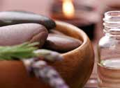 Ayurveda-Reiki Mukabhyanga-Ayurveda Kopf-, Gesichts- und Oberkörperbehandlung Die Mukabhyanga ist eine sanfte Massage mit warmen ausgesuchten Ölen, die Ihr Herz berührt.