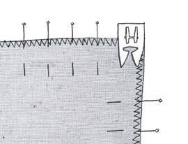 Die Nähfußkante gilt als Führungs linie beim Nähen (= füßchenbreit). Stecknadeln bei Erreichen herausziehen.