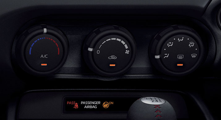 vier Lautsprechern Motor Start-/ Stopp-Knopf Multi-Informations-Display Sportsitze mit Stoffbezug "Aki",