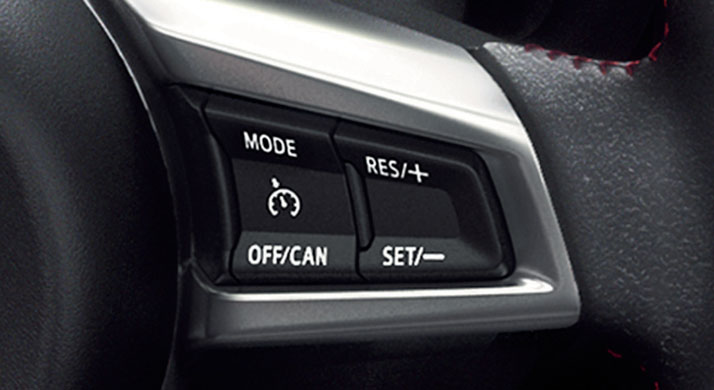werden. Die Abbildung zeigt einen Mazda MX-5 Roadster Center-Line mit werkseitig optionaler Metallic-Lackierung Mondsteinweiß.