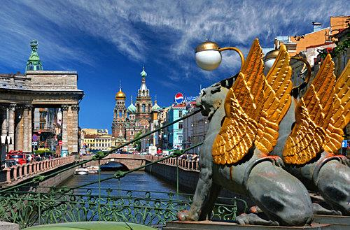 Unsere 5-Sterne-Reise Zusammen mit Ihrer privaten Reiseleiterin erleben Sie die Schätze von St. Petersburg ganz persönlich und hautnah.