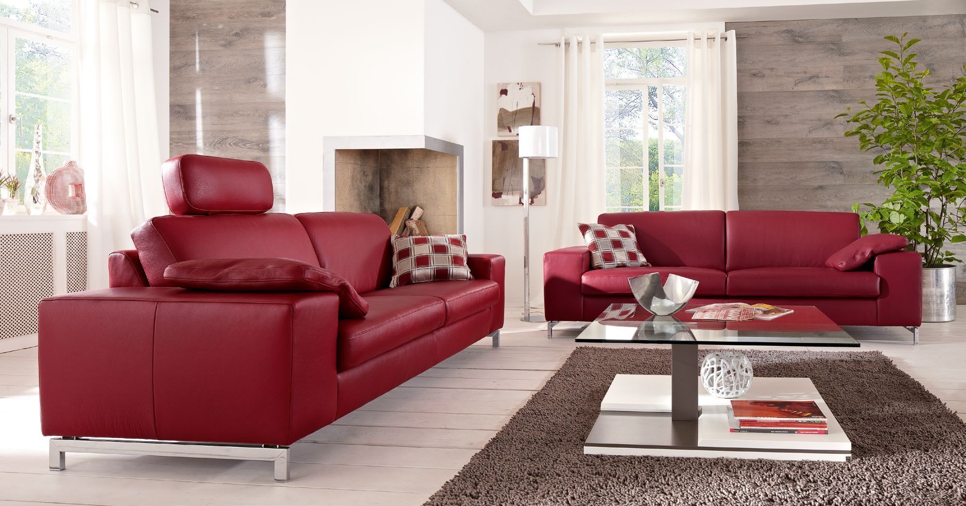 Verführung in Rot. Mit Leidenschaft werden Sie sitzen wollen Seduction in red. You will passionately want to sit * Klassisch-modernes Sofa- und Anreihprogramm mit immer neuen Gestaltungsmöglichkeiten.