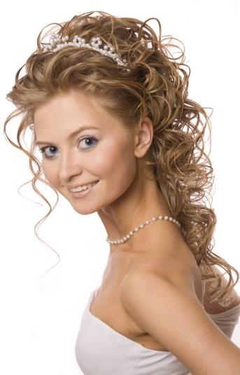 4 Ratgeber Haarschmuck - Kopfschmuck für Braut & Hochzeit Haarschmuck für offene Brautfrisur Hiermit liegen Sie voll im Trend!