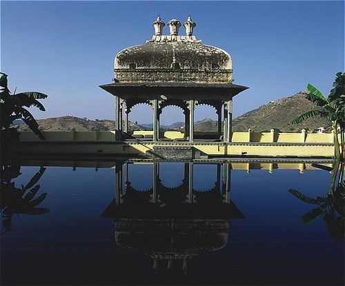 Tag 5 : Jodphur - Devigarh Vormittags Fahrt von Jodhpur nach Devigarh. Unterwegs besuchen Sie den Jain Tempel von Ranakpur.