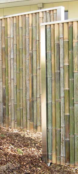 BAMBUS SICHTSCHUTZ Die Kombination aus Bambus und Edelstahl machen die Chiang-Mai Sichtschutzwand zu einem exklusiven Gartenelement. Alle Wände werden oben mit einer Edelstahlabdeckung geliefert.