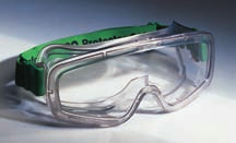 Weicher PVC-Rahmen mit verschiedenen Arten von Sichtscheiben. Breites Elastikband für höchsten Tragekomfort. Kann über Standardbrillen getragen werden.