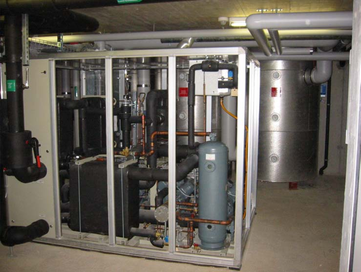 3 Anlagedaten der Wärmepumpe Zum Erreichen einer guten Energieeffizienz wurde eine Wärmepumpe mit zwei Kondensatoren in Serie eingesetzt.