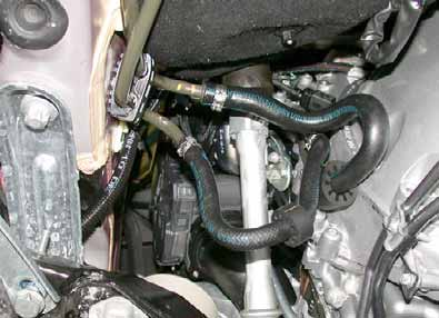 Mercedes Benz GLK (X04) Fzg.eigene Kraftstoffrücklaufleitung entgegengesetzt wieder.