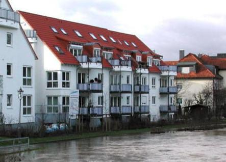 4: Hochwasser vom Januar 2002, Horloff, Reichelsheim, Quelle: Alexander Hitz Abbildung 3.5: Hochwasser vom Januar 2003, Nidder, Büdesheim, Quelle: Gemeinde Schöneck 3.