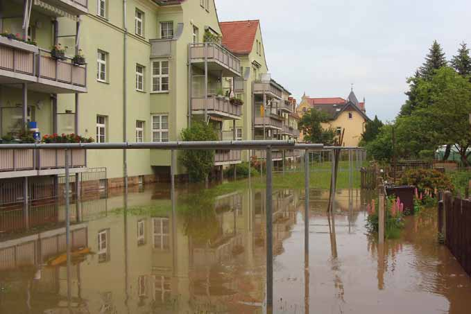 Auch unsere Genossenschaft wurde insbesondere in den Stadtteilen Laubegast und Teilen von Leuben wieder betroffen. Diesmal weniger schwer als 2002. Troppauer/Leubener Straße am 05.06.